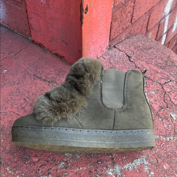 Faux Fur Trimmed Olive Green Ankle Boots - Picture 6 of 6